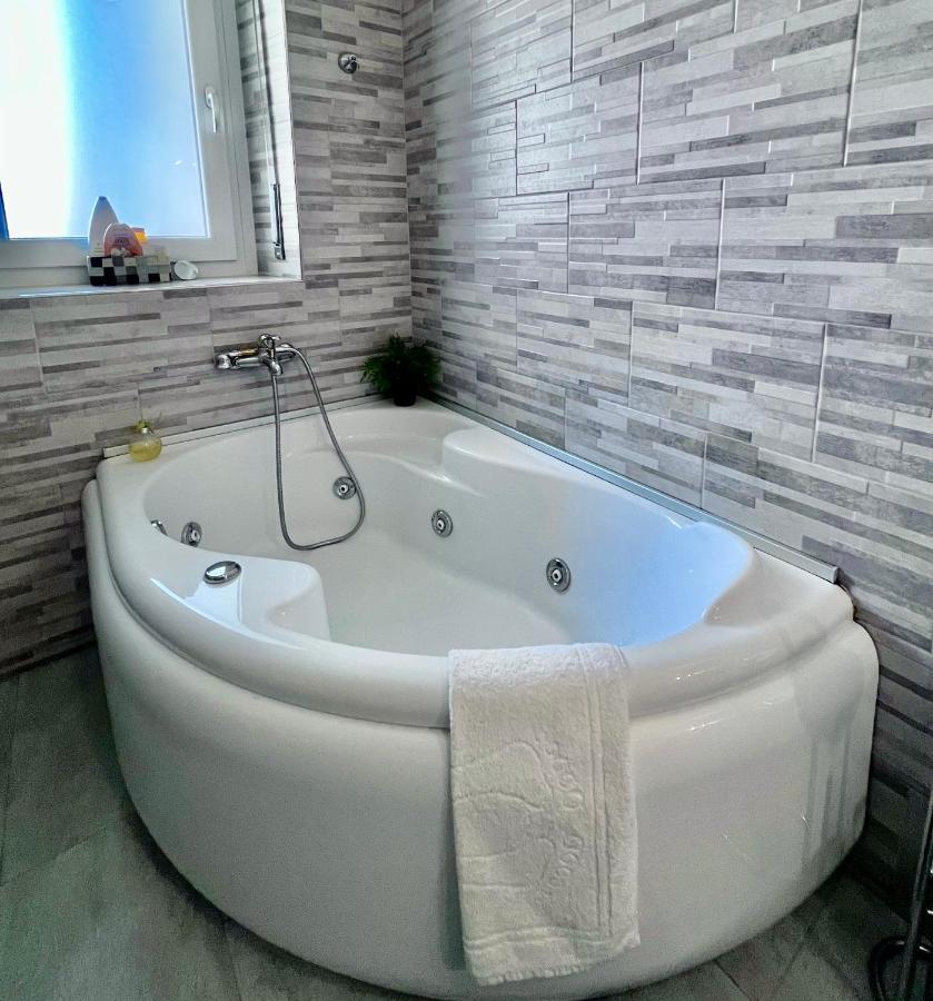 Casa Vacanze Torino Con Vasca Idromassaggio Екстериор снимка